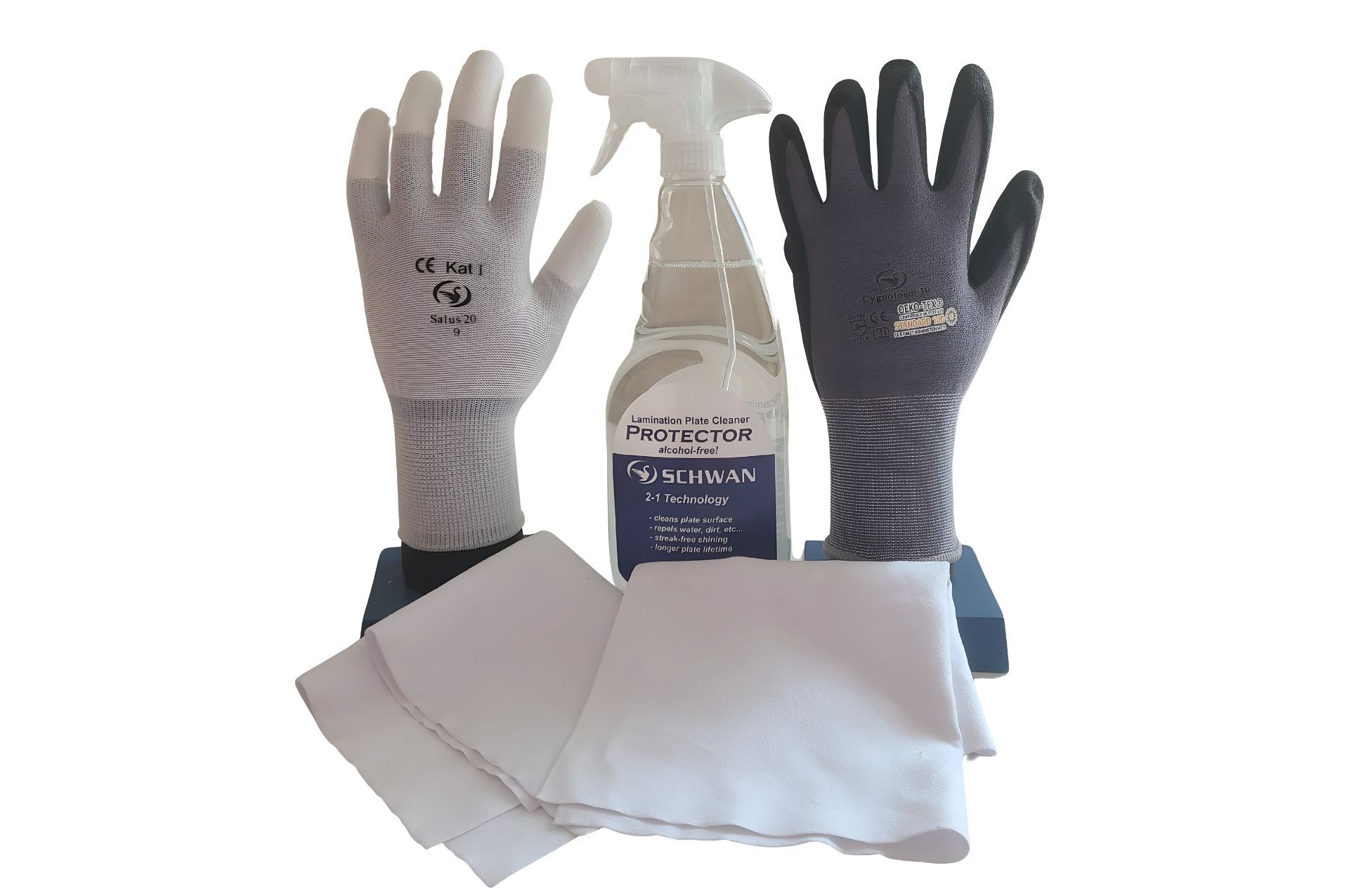 Schwan's productrange of accessories consisting of gloves, plate cleaner and cleaning towel